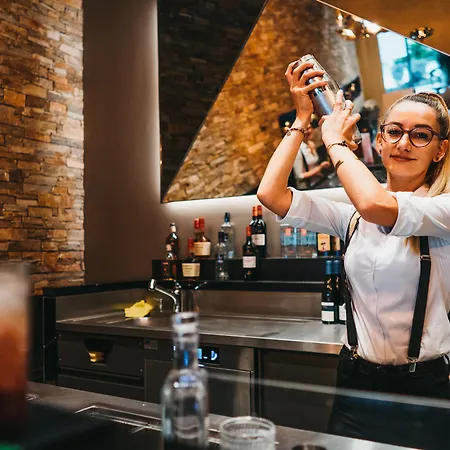 Peaks Place & 4* 莱克斯