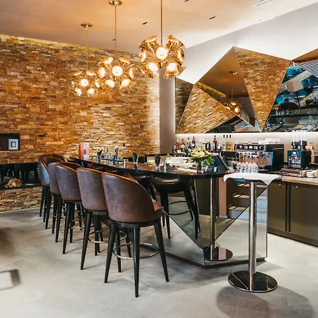 Peaks Place & Laax