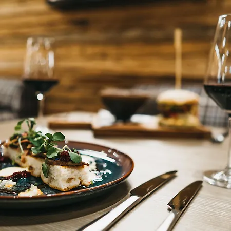 Peaks Place & 公寓式酒店