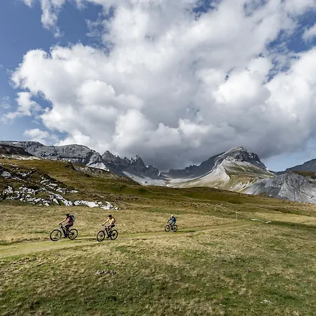 Peaks Place & Aparthotel Laax