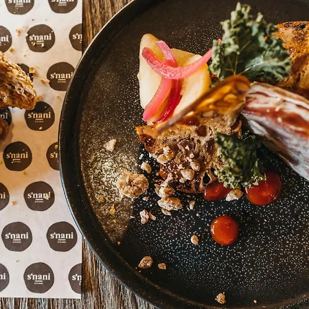 Peaks Place & 4* 莱克斯