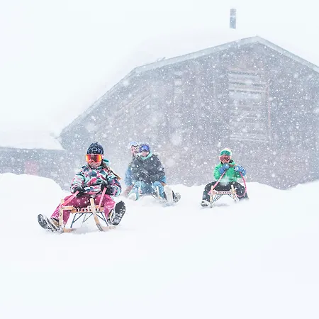 Peaks Place & 4* Laax