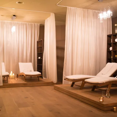 Peaks Place & Aparthotel 4*