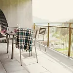 Peaks Place Лакс