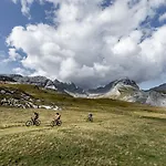 Peaks Place Апарт-отель Лакс